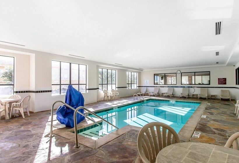 호텔 Comfort Inn & Suites Shawnee North Near I40