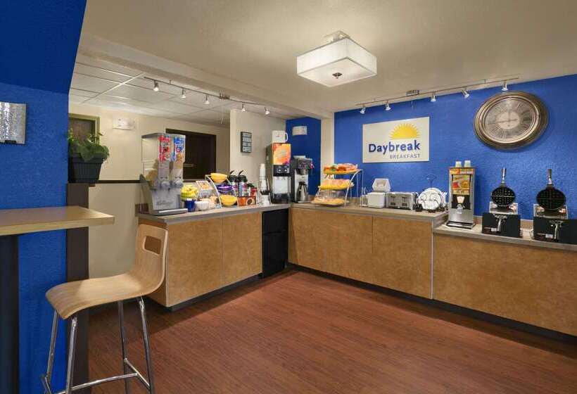 酒店 Days Inn & Suites By Wyndham Stevens Point