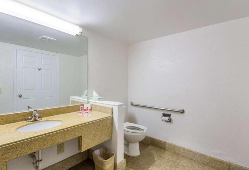 هتل Econo Lodge Little Creek