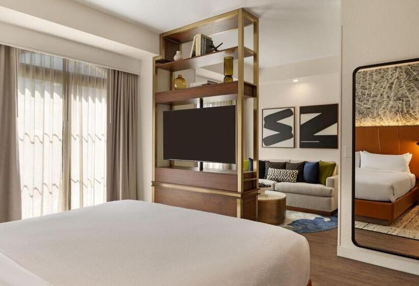Burton House, Beverly Hills, A Tribute Portfolio Hotel