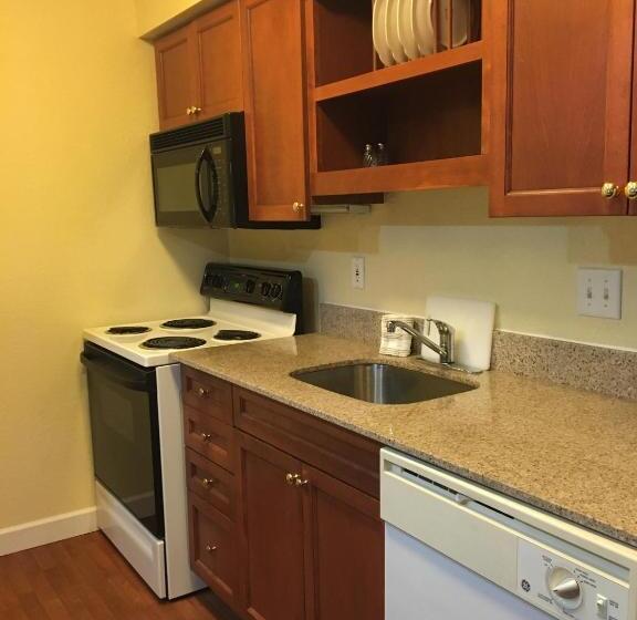 اقامتگاه Affordable Suites Of America Grand Rapids