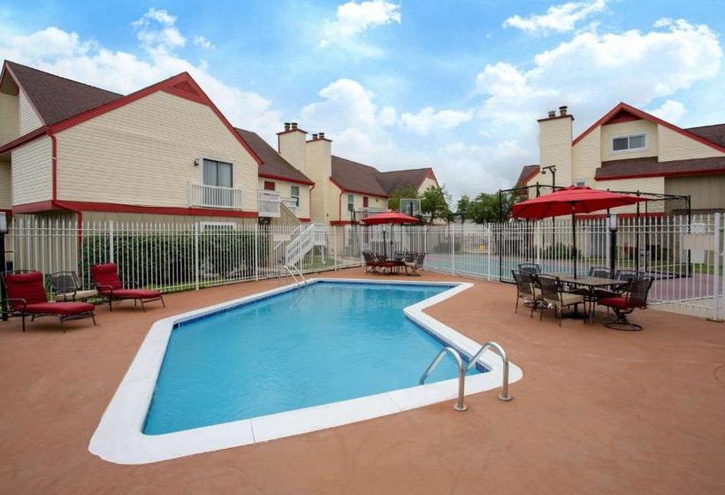 דירת נופש Hawthorn Suites By Wyndham Indianapolis North