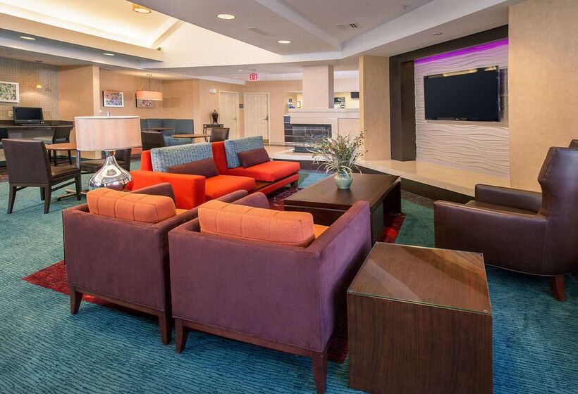 اقامتگاه Sonesta Es Suites Charlottesville University