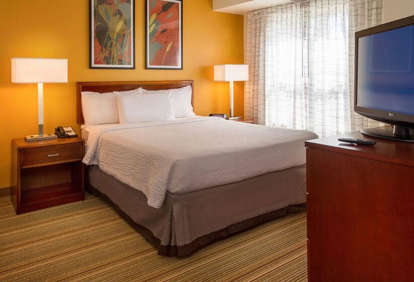 اقامتگاه Sonesta Es Suites Charlottesville University