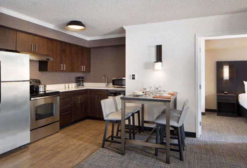 اقامتگاه Sonesta Es Suites Fresno