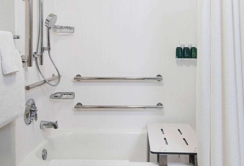 اقامتگاه Sonesta Es Suites Fresno