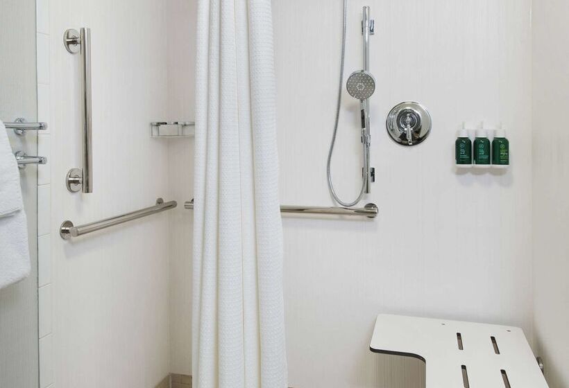 اقامتگاه Sonesta Es Suites Fresno