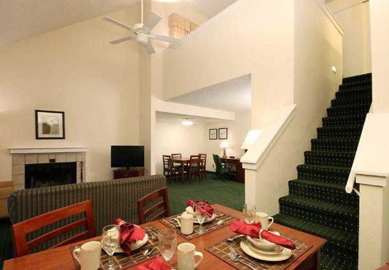 اقامتگاه Sonesta Es Suites South Brunswick  Princeton