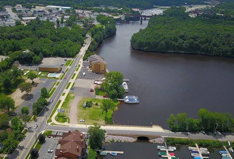 The Vue Boutique Hotel & Boathouse