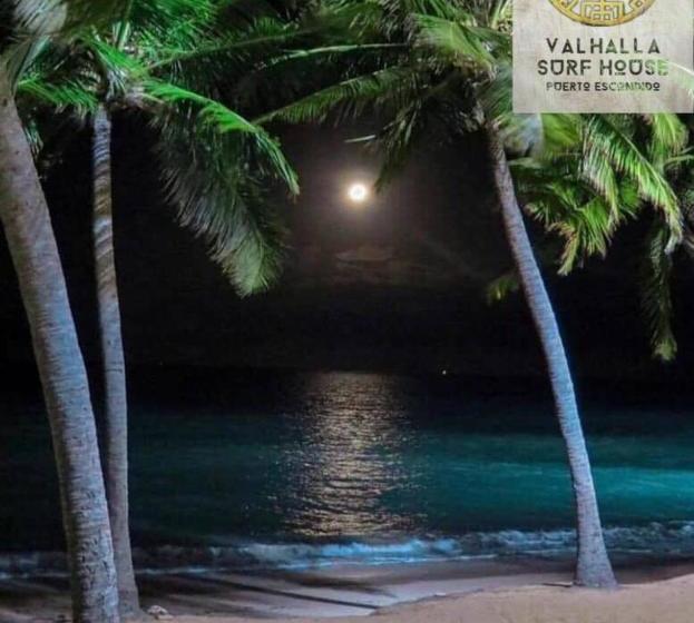 هاستل Valhalla Beach House