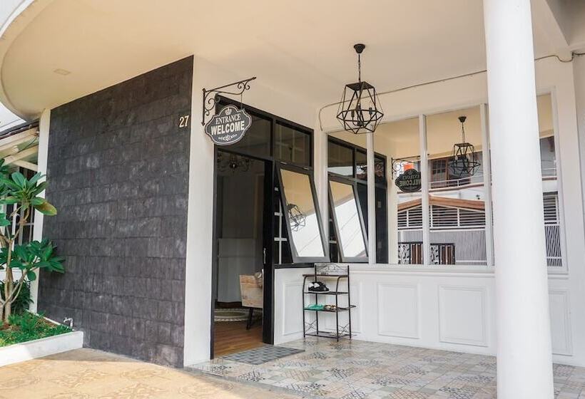 هتل Spot On 2053 Granada Syariah Home Stay