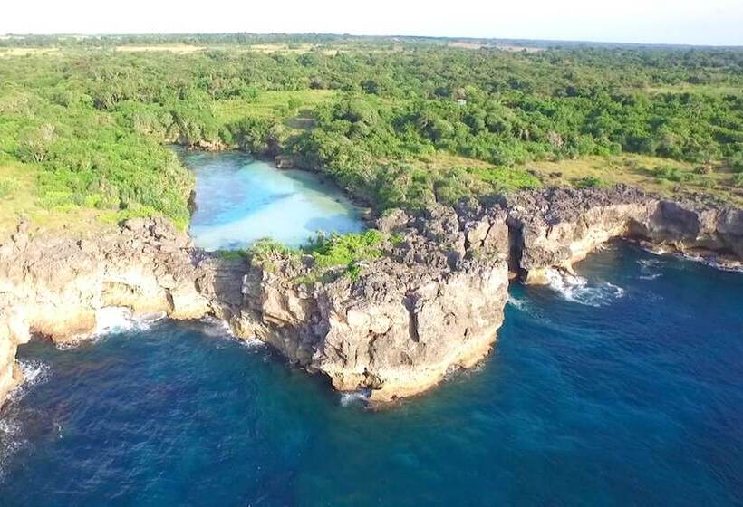 فندق Lelewatu Resort Sumba