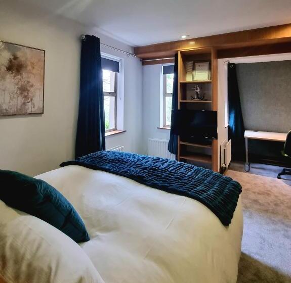 بنسيون Brennan Court Guest Accommodation