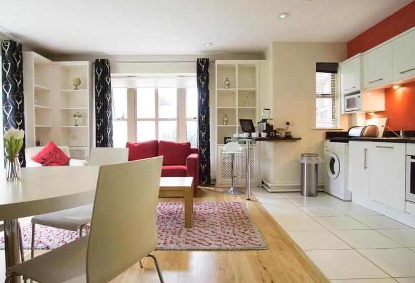 بنسيون Brennan Court Guest Accommodation