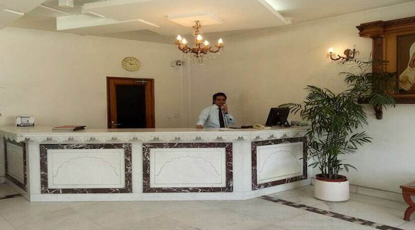 Adb Rooms Hotel Diana Palace