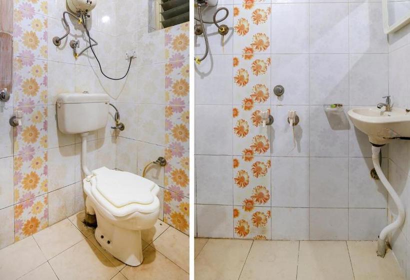 Отель Spot On 68002 Kasthabhanjan Guest House