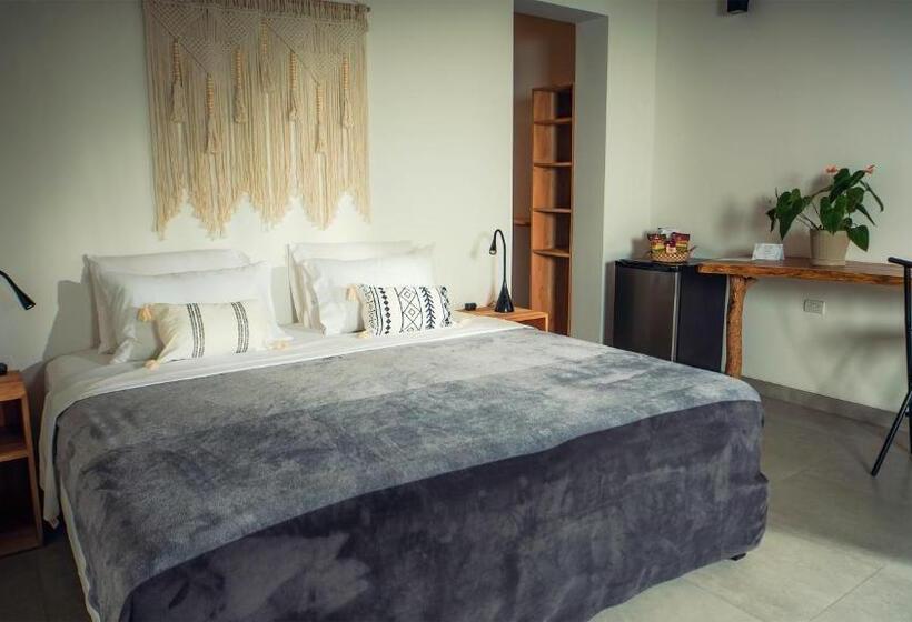 تختخواب و صبحانه Vikara