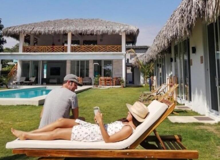 تختخواب و صبحانه Vikara