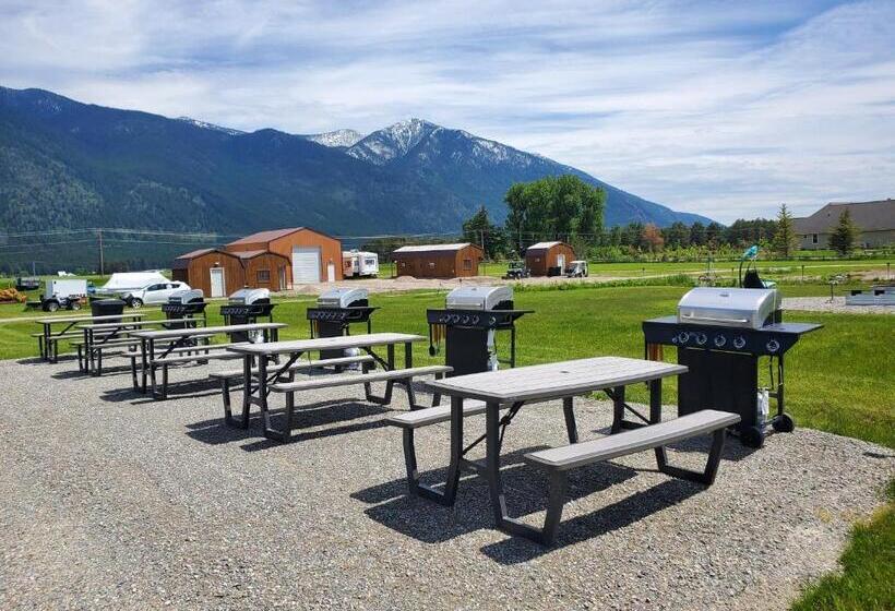 مُتل Glacier Acres Guest Ranch