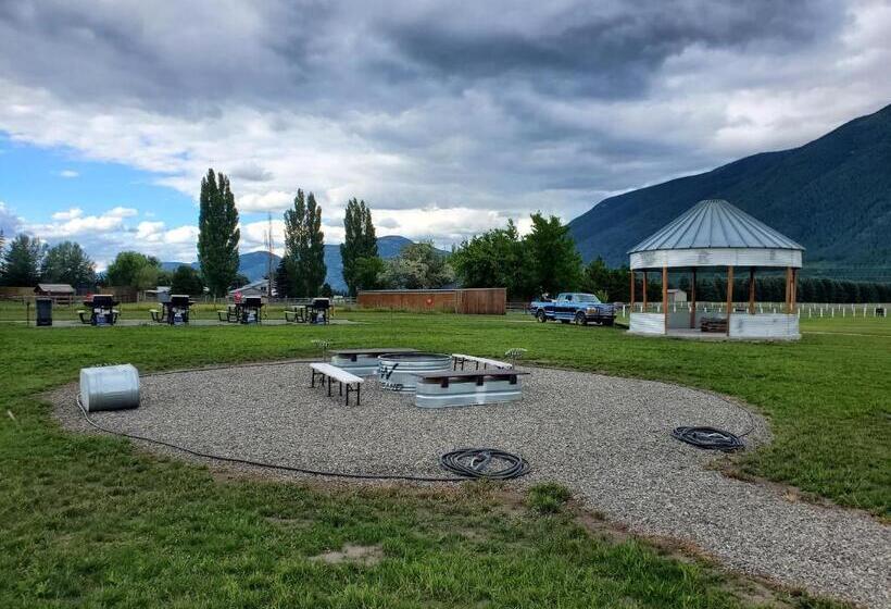 مُتل Glacier Acres Guest Ranch