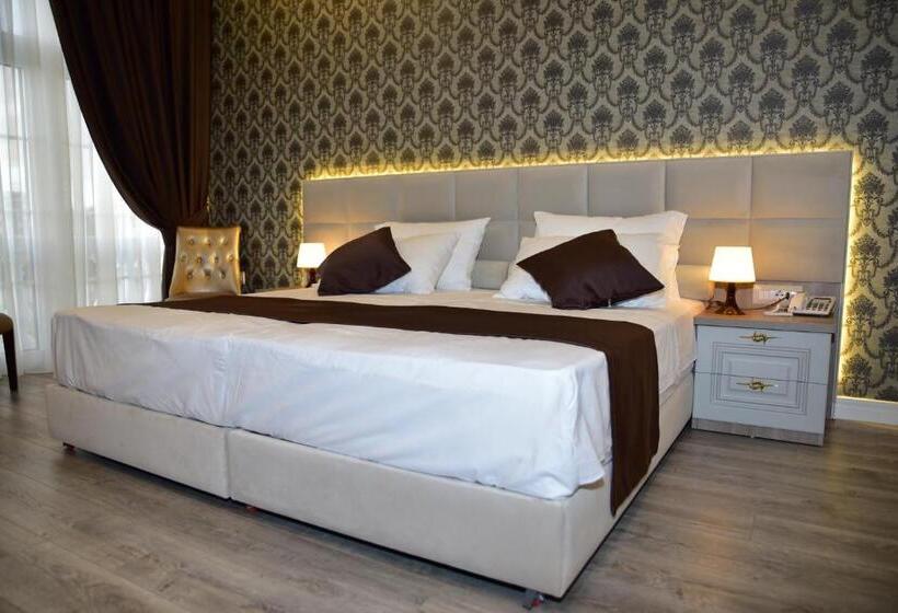 هتل The King Resort