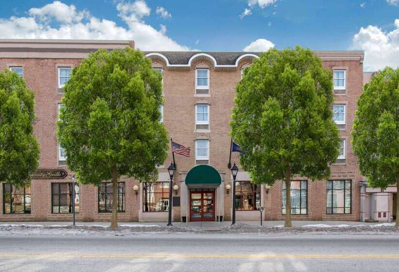 Clarion Hotel & Suites University Shippensburg