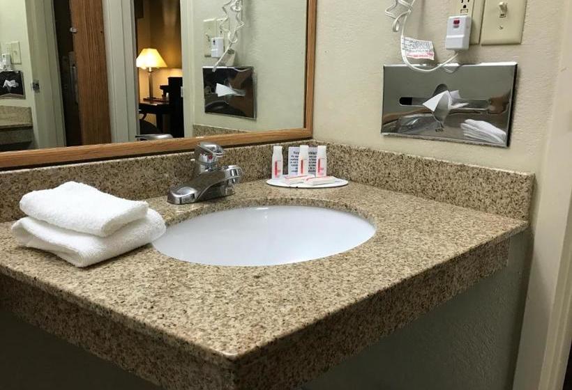 هتل Days Inn By Wyndham Bloomington West