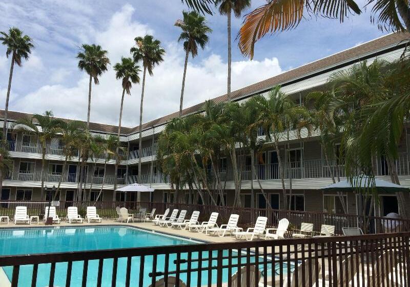 בית מלון כפרי Lantern Inn & Suites  Sarasota