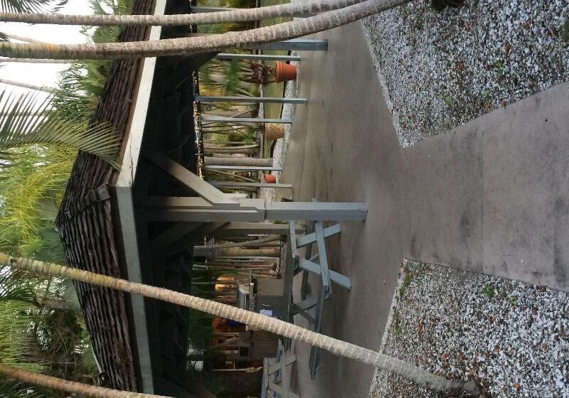 בית מלון כפרי Lantern Inn & Suites  Sarasota