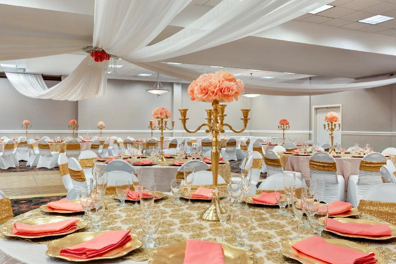 בית מלון כפרי Ramada By Wyndham Sarasota Waterfront