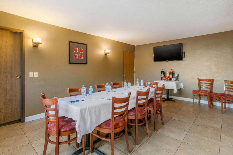 هتل Rodeway Inn Rapid City