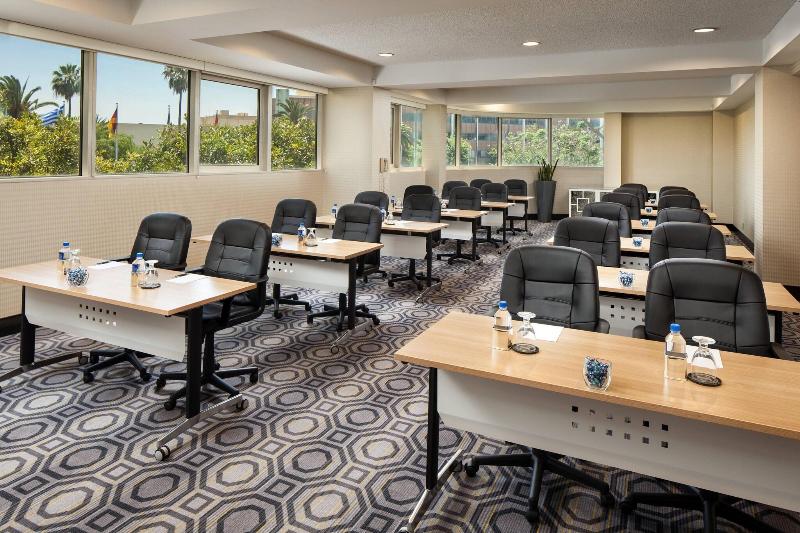 هتل Sheraton Gateway Los Angeles