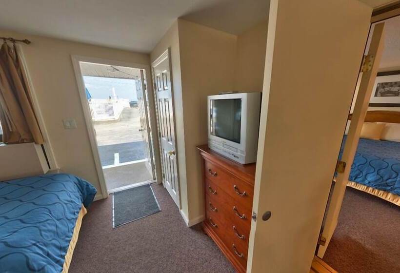 Sands By The Sea Motel