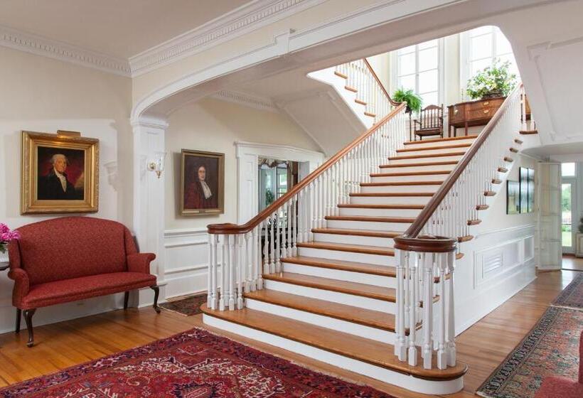 Bed and Breakfast Inn At Warner Hall