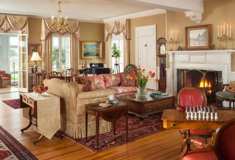 Bed and Breakfast Inn At Warner Hall