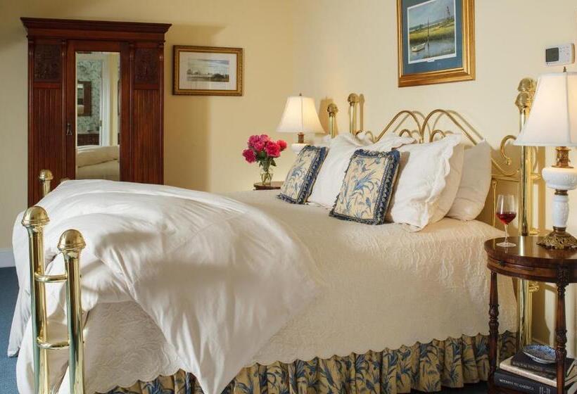 Bed and Breakfast Inn At Warner Hall