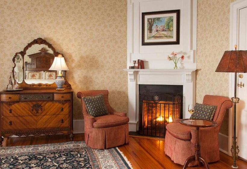 Bed and Breakfast Inn At Warner Hall