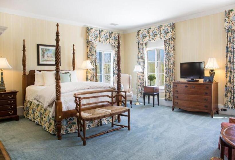 Bed and Breakfast Inn At Warner Hall