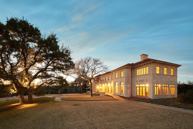 هتل Commodore Perry Estate, Auberge Resorts Collection