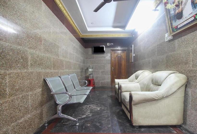 호텔 Spot On 65272 Ganapathy Lodge