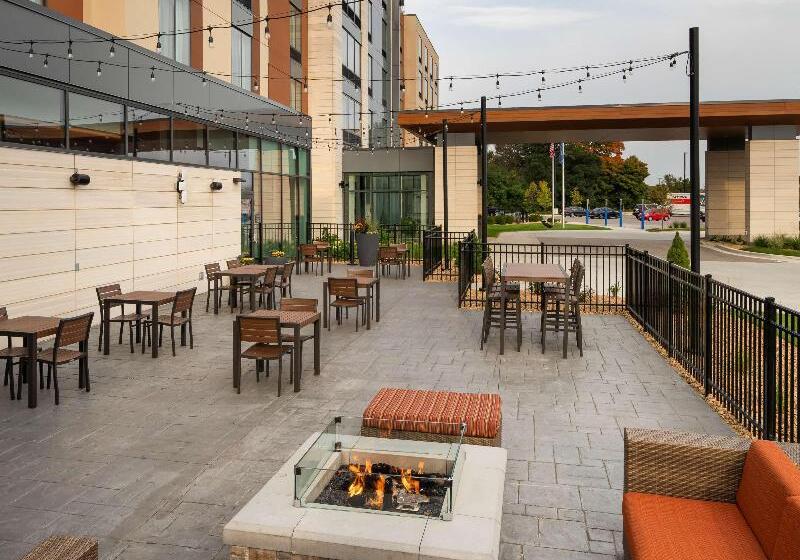 בית מלון כפרי Hilton Garden Inn Milwaukee Brookfield Conference Center, Wi