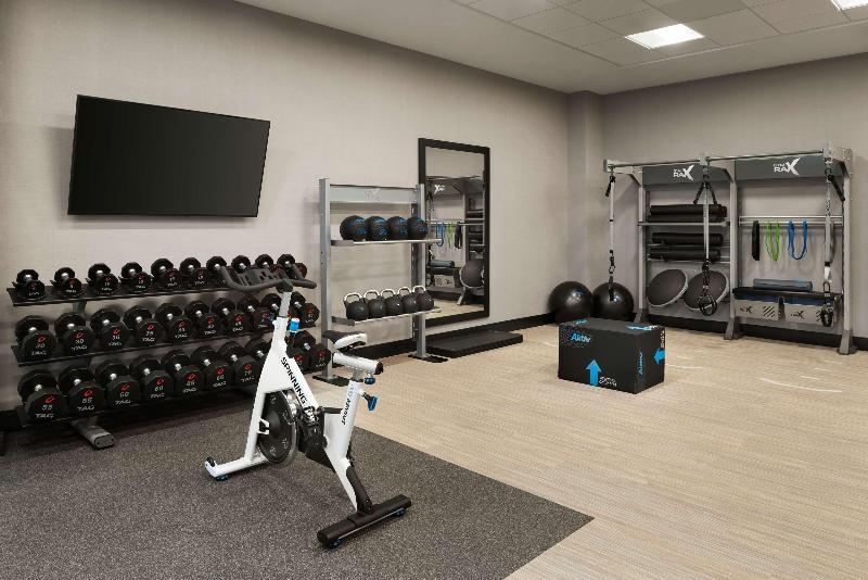 בית מלון כפרי Hilton Garden Inn Milwaukee Brookfield Conference Center, Wi