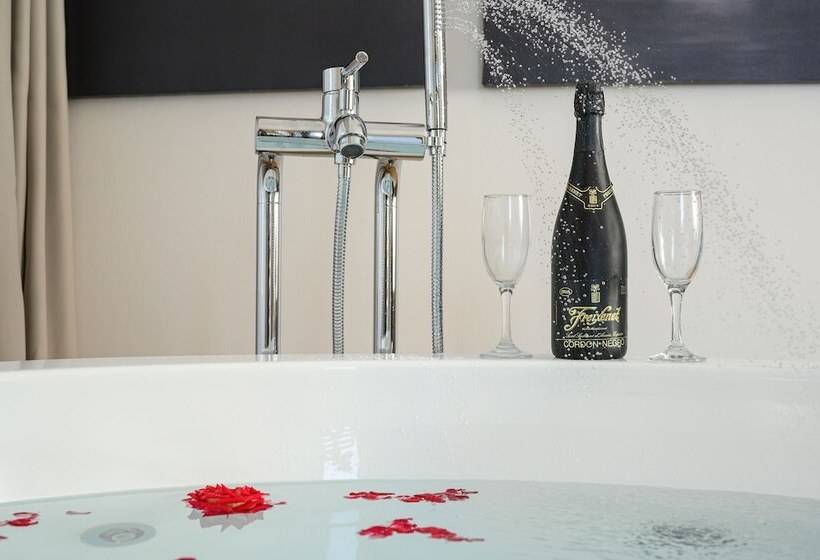 膳宿费 Aequor Luxury Rooms & Apartments