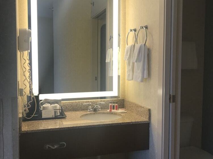 בית מלון כפרי Baymont By Wyndham Flat Rock