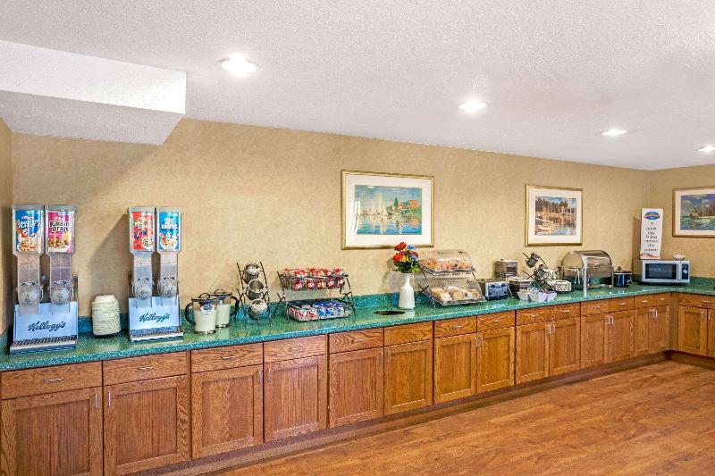 ホテル Baymont By Wyndham Louisville Airport South