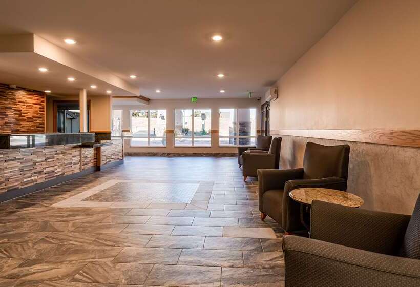 هتل Best Western Plus Silver Saddle Inn