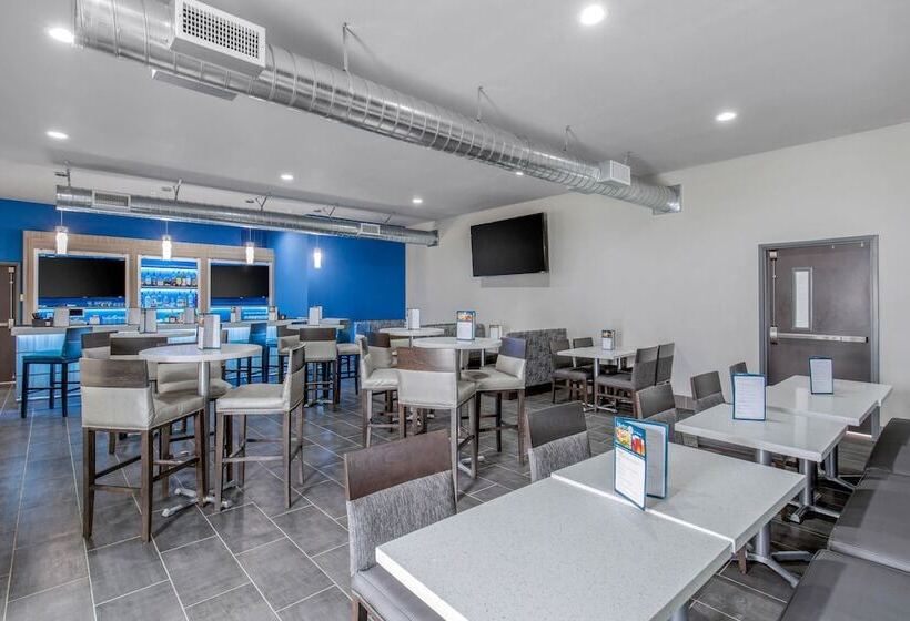 هتل Clarion Inn & Suites Dfw North