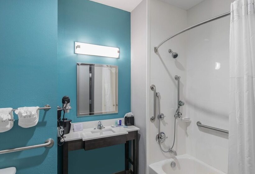 هتل Clarion Inn & Suites Dfw North