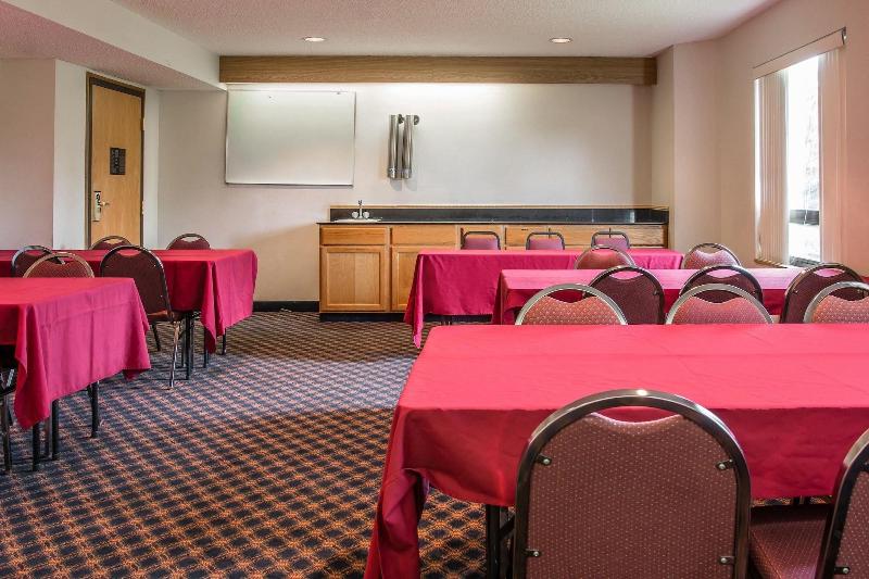 هتل Days Inn By Wyndham Flint/bishop International Airport