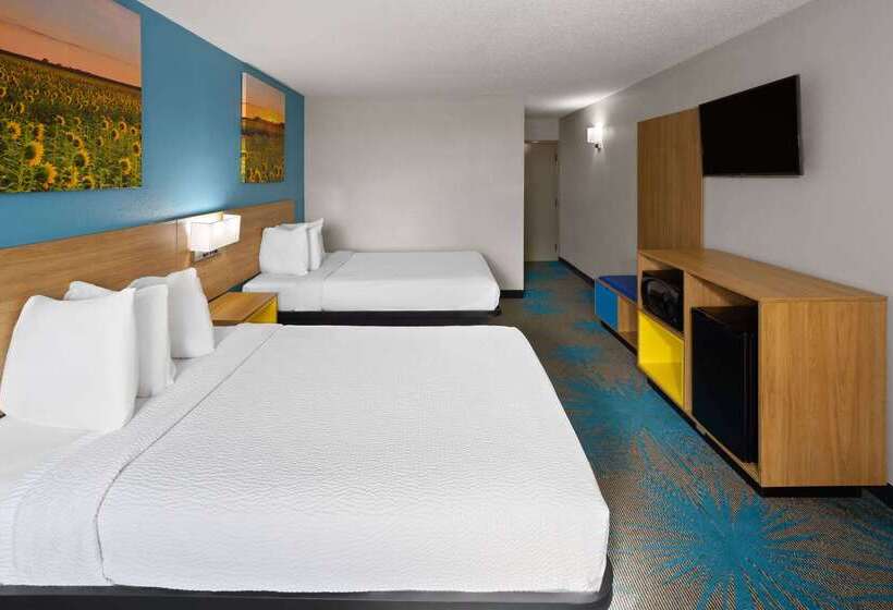 בית מלון כפרי Days Inn & Suites By Wyndham Northwest Indianapolis